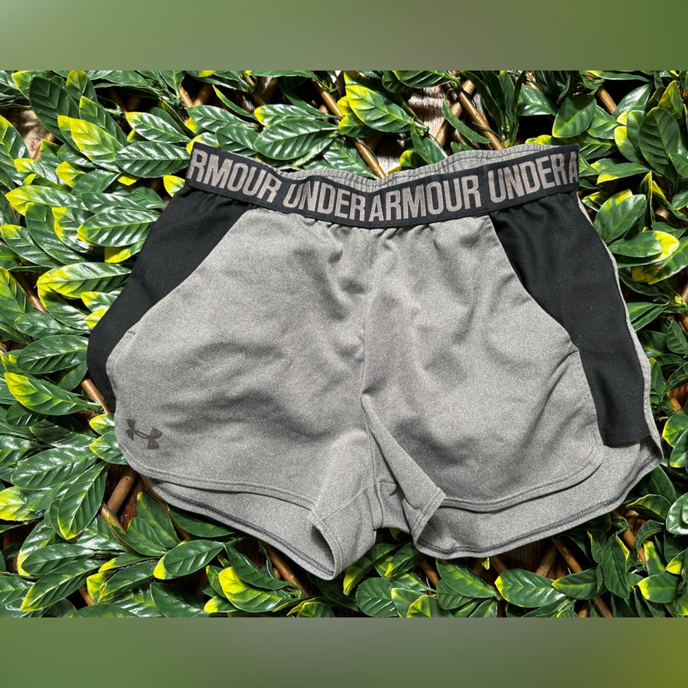 Under Armour Heatgear Gray Black Athletic Shorts Size M